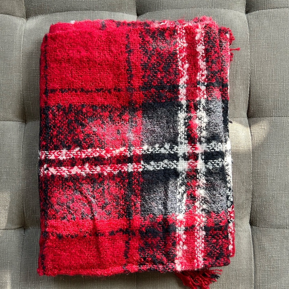 Oversized Westminster scarf/shawl material is super soft